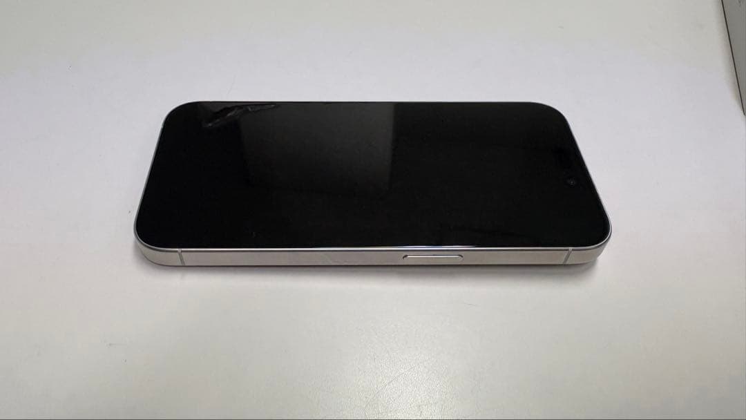 Apple iPhone 15 Pro 本体 ホワイトチタニウム