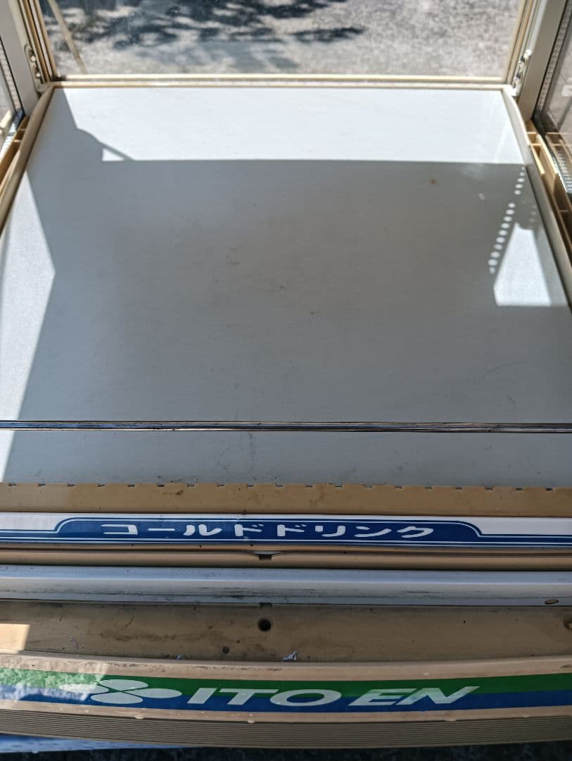 ITO EN 冷温庫　ショーケース SANYO 2段棚