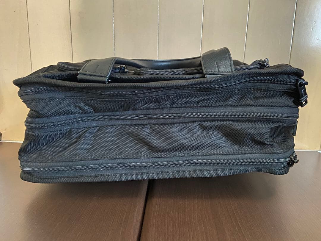 TUMI ブラック ビジネスバッグ エクスパンダブル