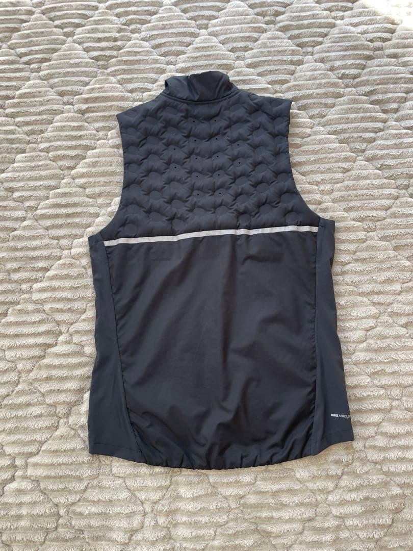 Nikeエアロロフト ブラック ベスト M