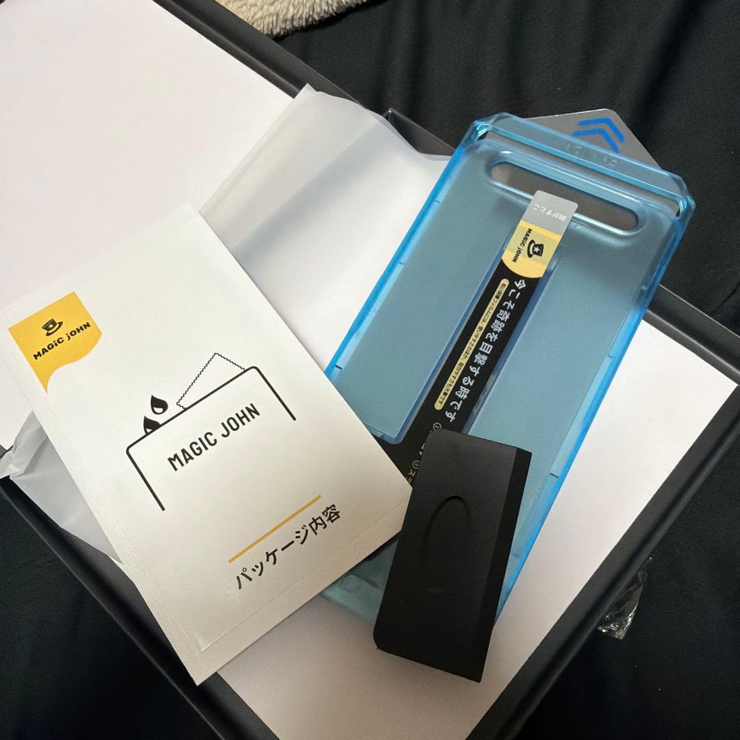 iPhone 14 本体　スクリーン保護フィルム　充電器