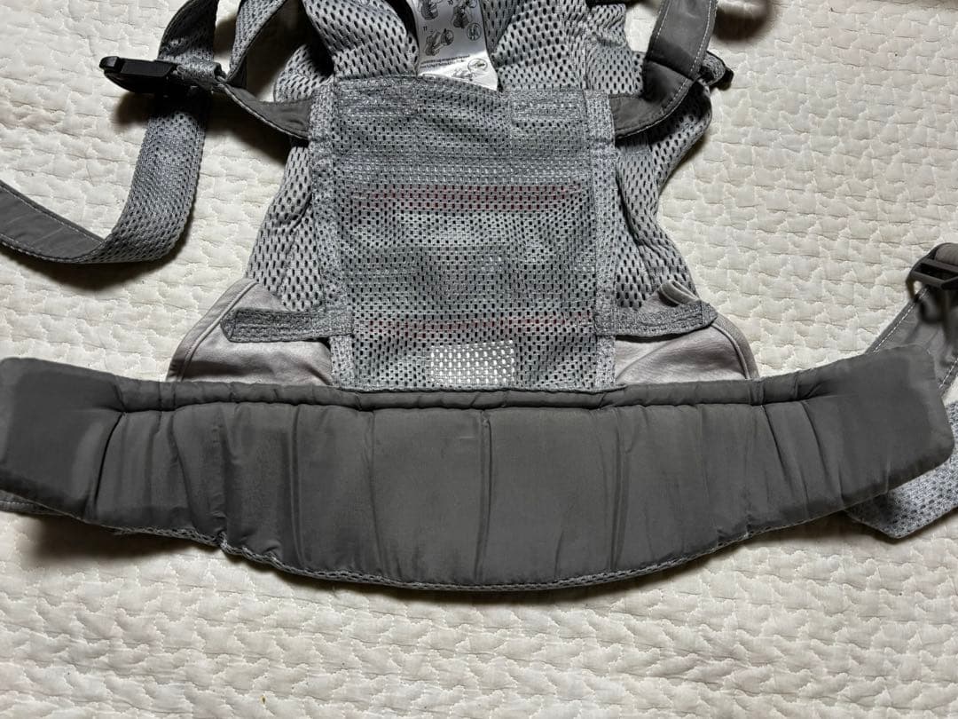 【ともぴ】ベビービョルン　ベビーキャリアハーモニー　Airシルバー