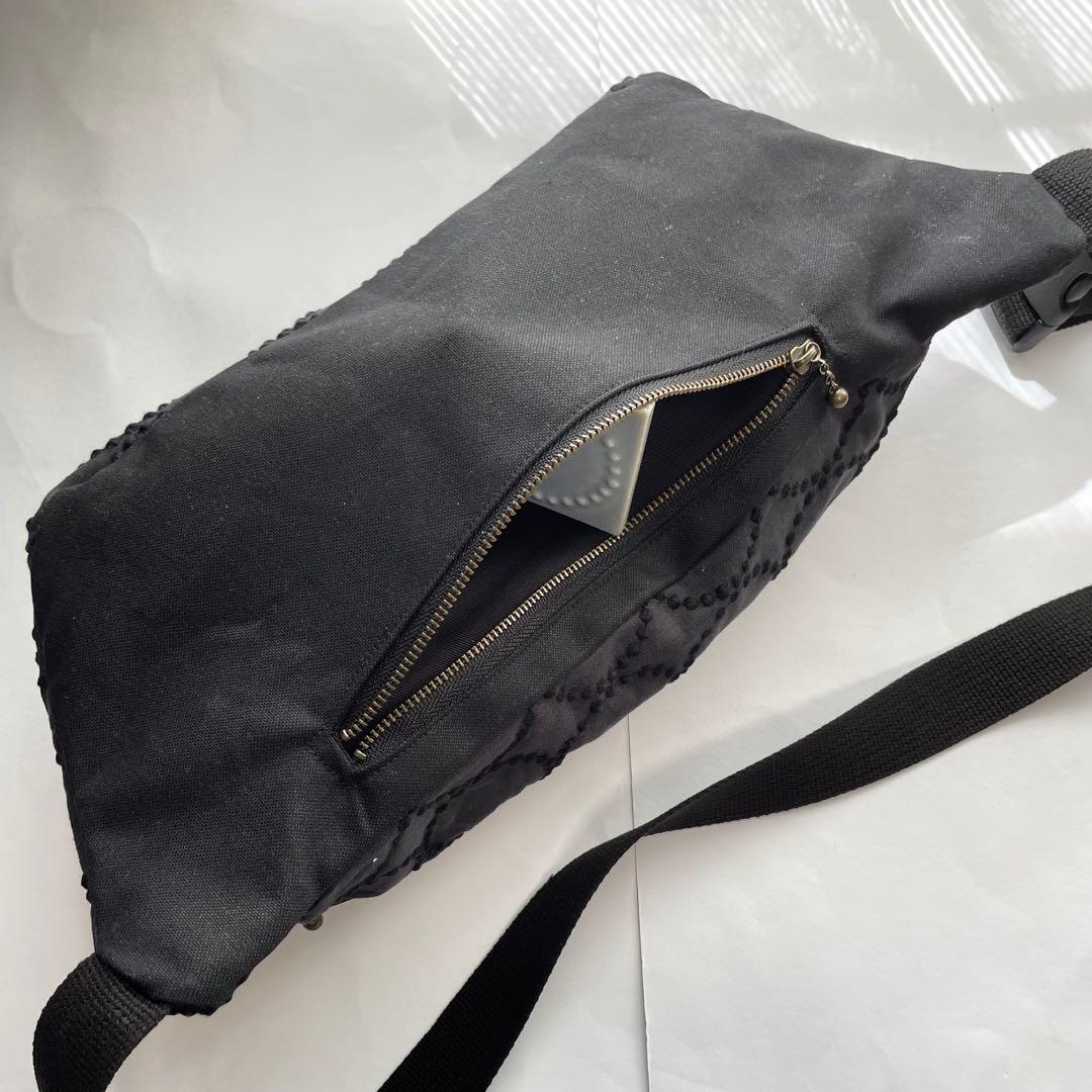 ミナペルホネン タンバリンチャコール　ハンドメイドボディバッグ