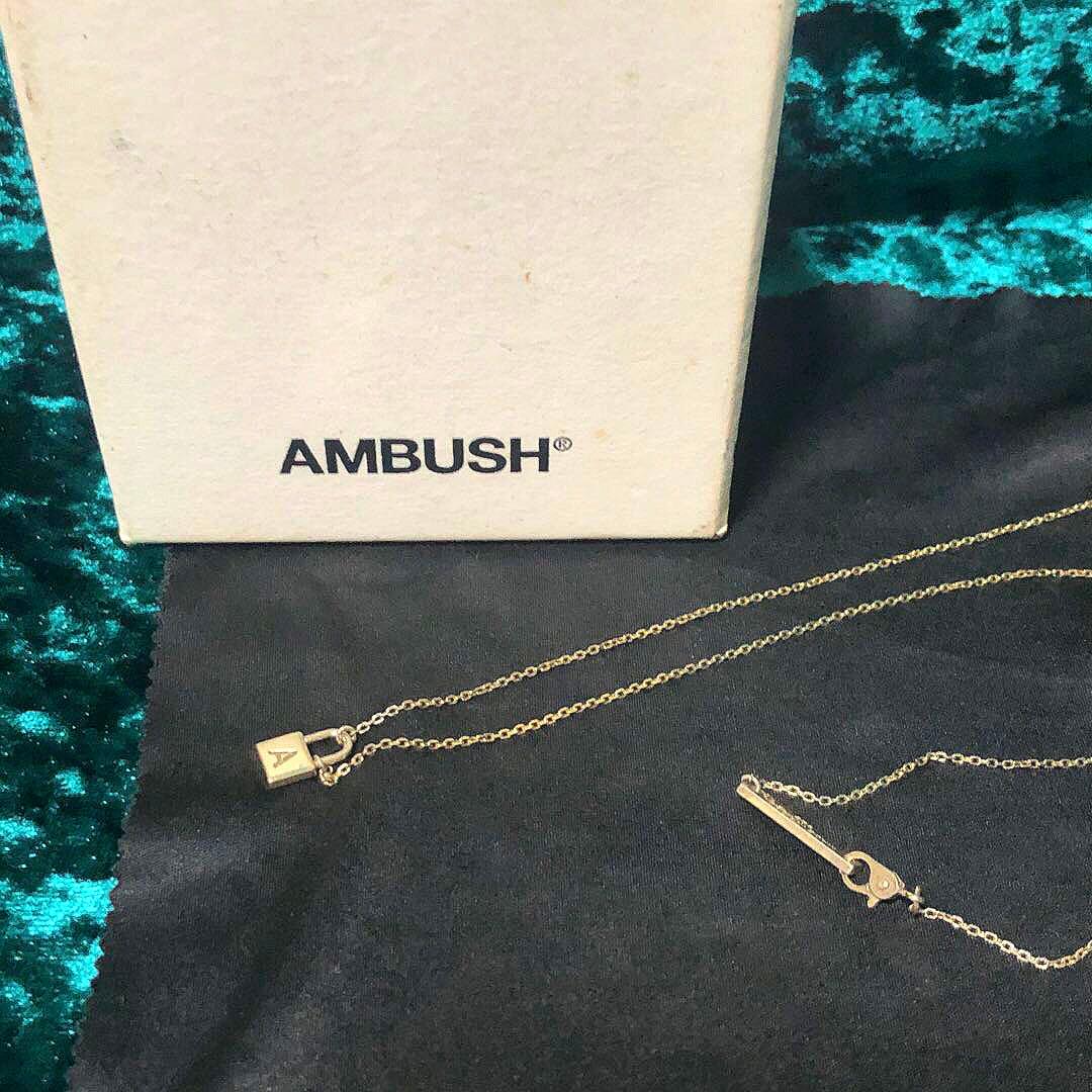 AMBUSH 南京錠 パドロック ミニ ネックレス