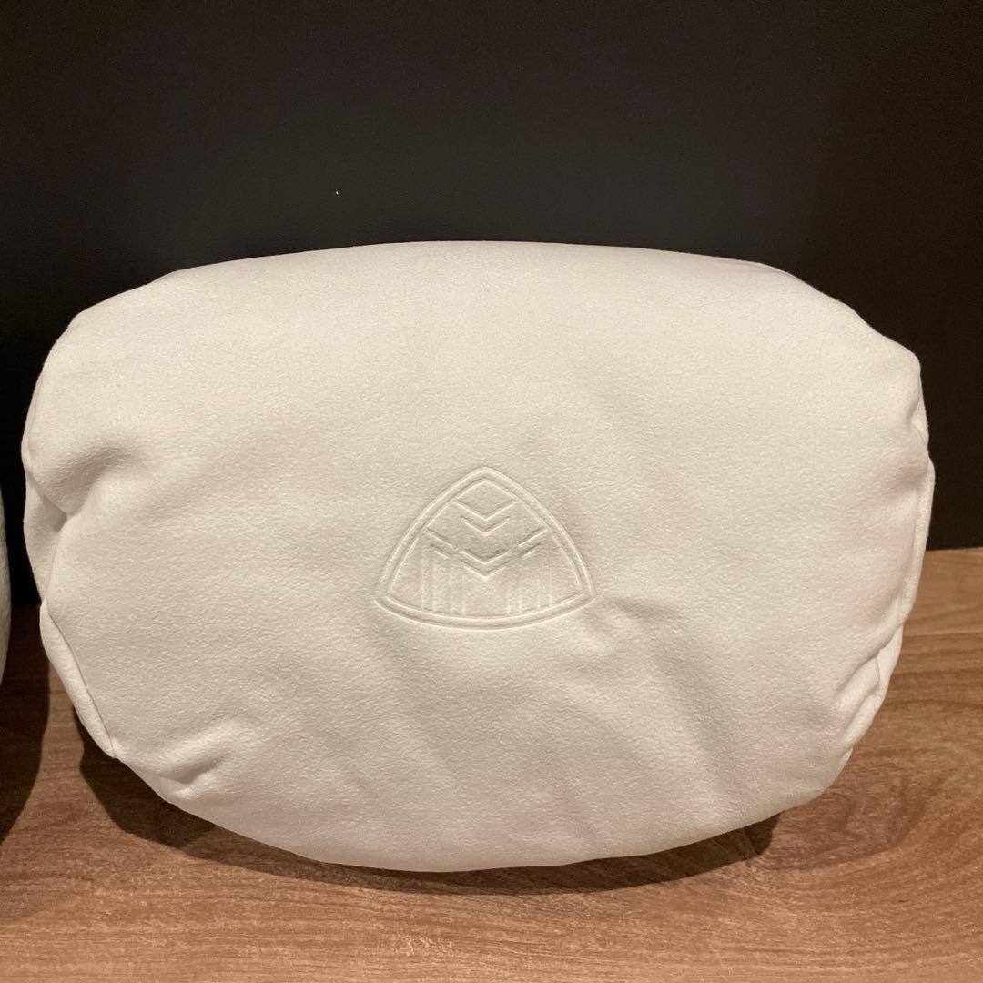 メルセデスベンツ マイバッハホワイト　ネックピロー 純正　2個セット