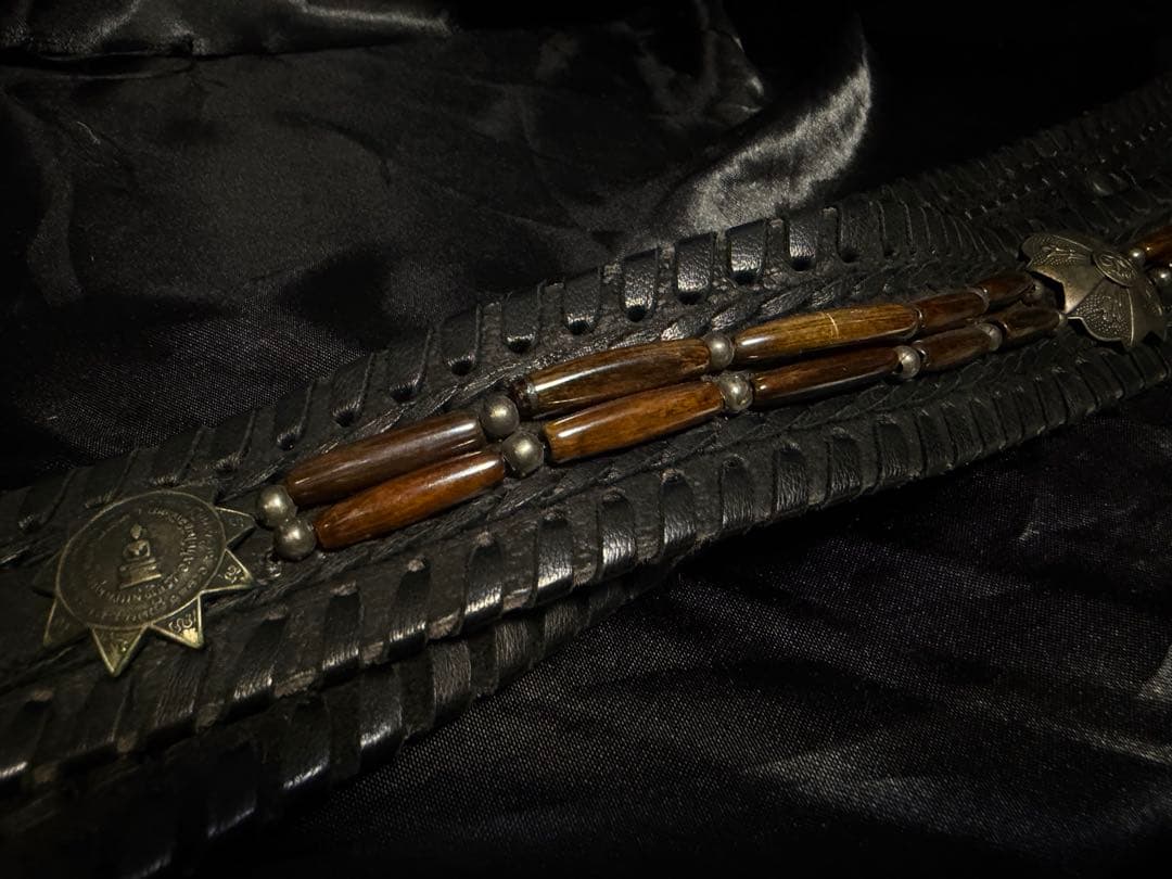 14th Addictionビーズ装飾付きブラックレザーベルト