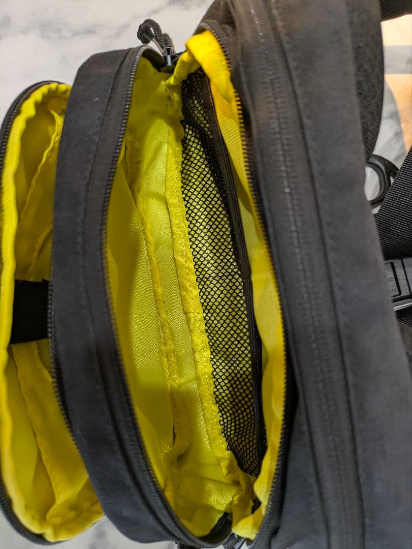 Hugoo ブラック ボディバッグ・ウエストポーチ