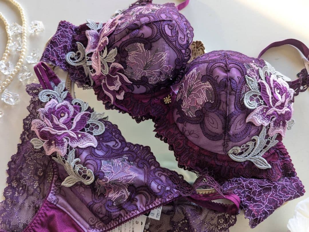 サルート82「ジョジョの奇妙な冒険」E75+ショーツL 定価23980円 WI