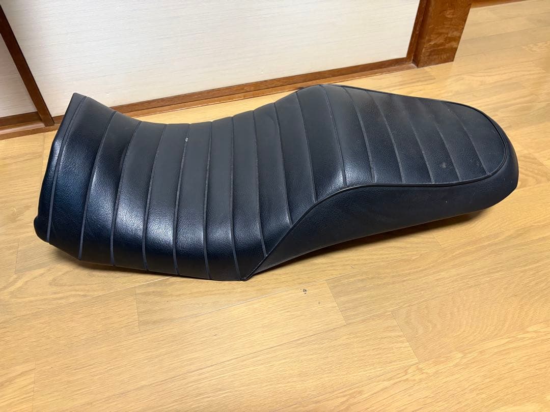 FZS1000フェザーシート 5LV あんこ抜きタックロール張り替え