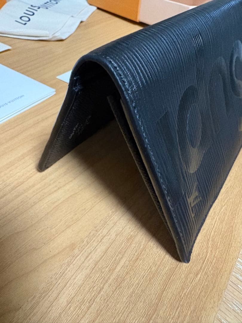 ルイヴィトン シュプリーム コラボ ポルトフォイユ ブラッザ 長財布 黒 エピ