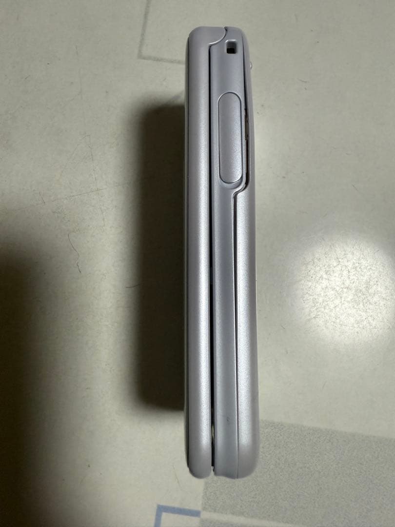 docomoドコモらくらくホン F-01M ホワイト (純正バッテリー 予備付)