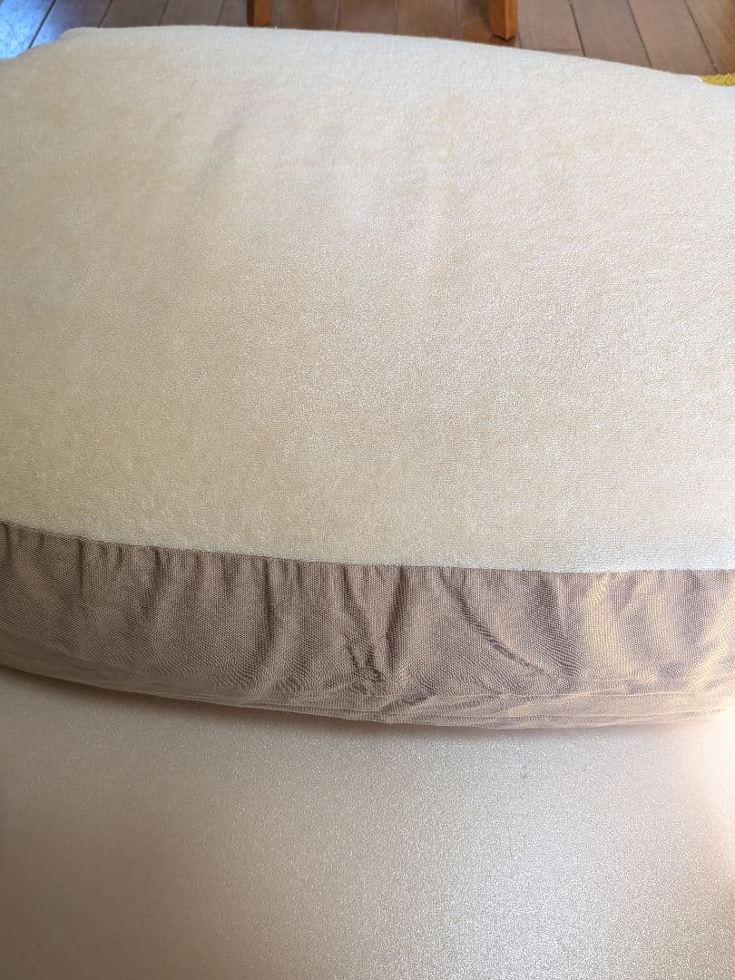 美品　おやすみたまご　授乳クッション