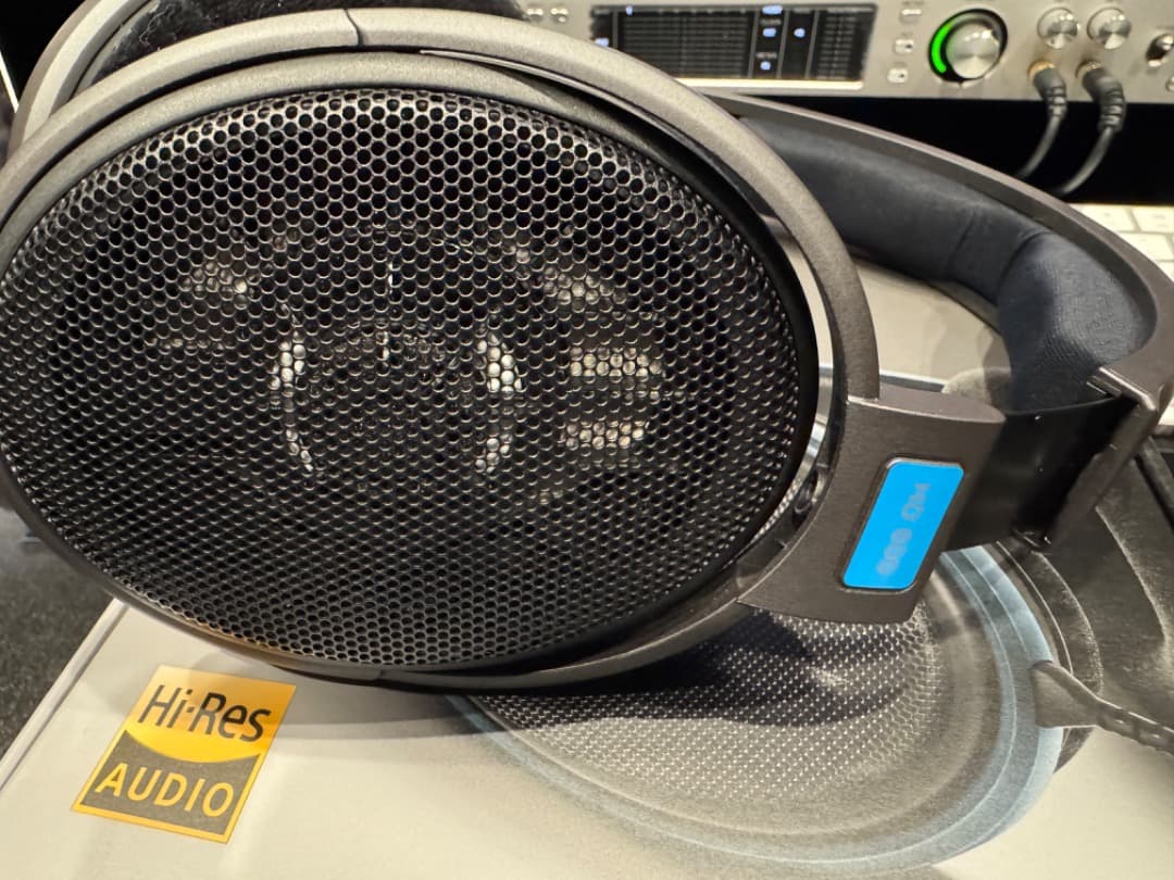 ゼンハイザー HD600（新古品）ケース付き、ケーブル２本付き