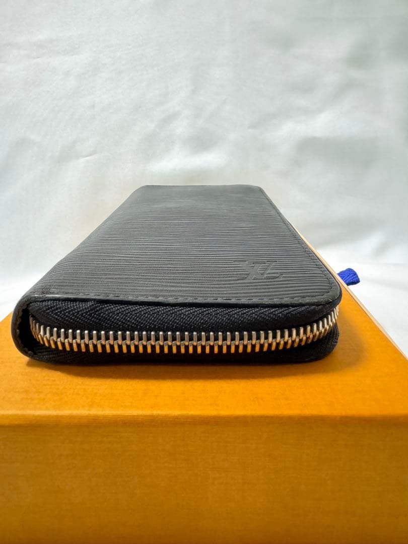 ルイヴィトンLOUIS VUITTON エピジッピーウォレット