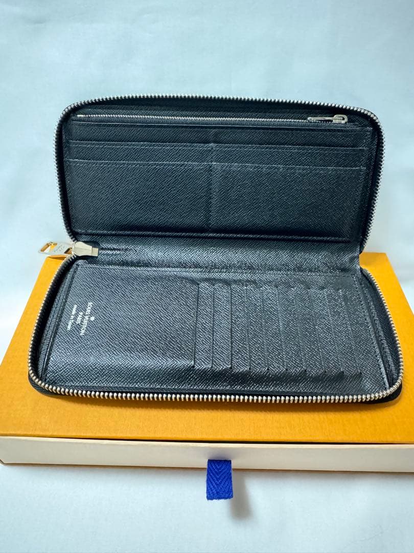 ルイヴィトンLOUIS VUITTON エピジッピーウォレット