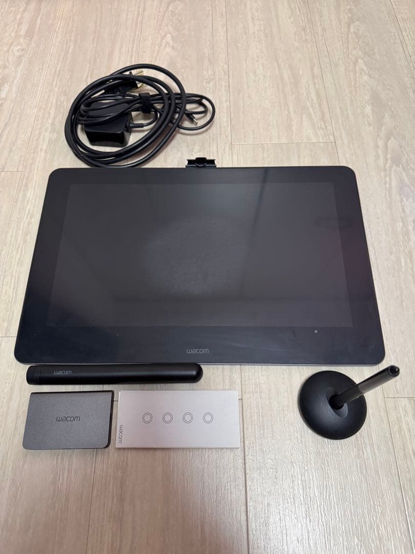 Wacom Cintiq Pro16 本体、細ペン、スタンド付き