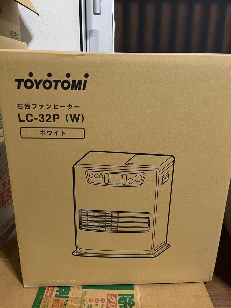 【トヨトミ】 石油ファンヒーター ホワイト 小型 コンパクト LC-32P