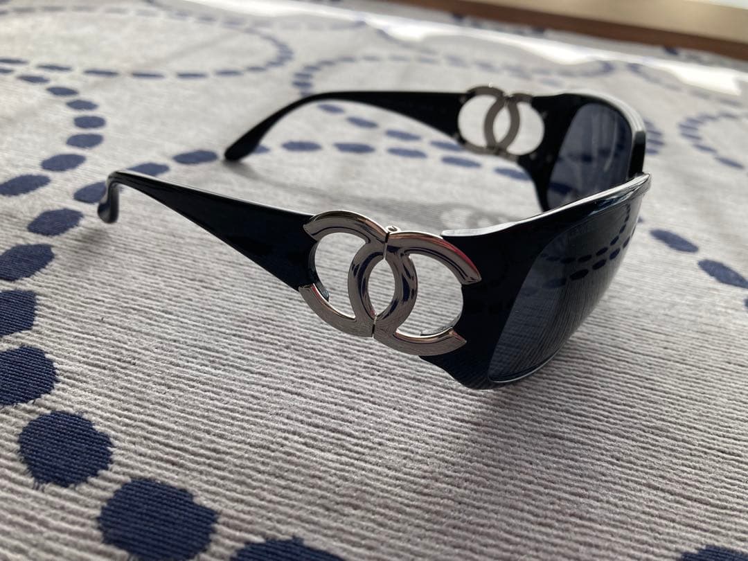 CHANELサングラス　希少シルバー色