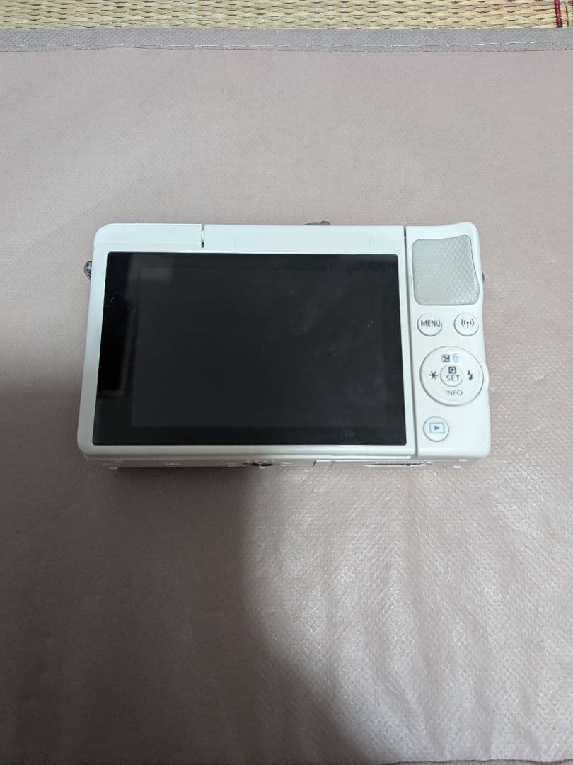 デジタルカメラ canon EOS M100