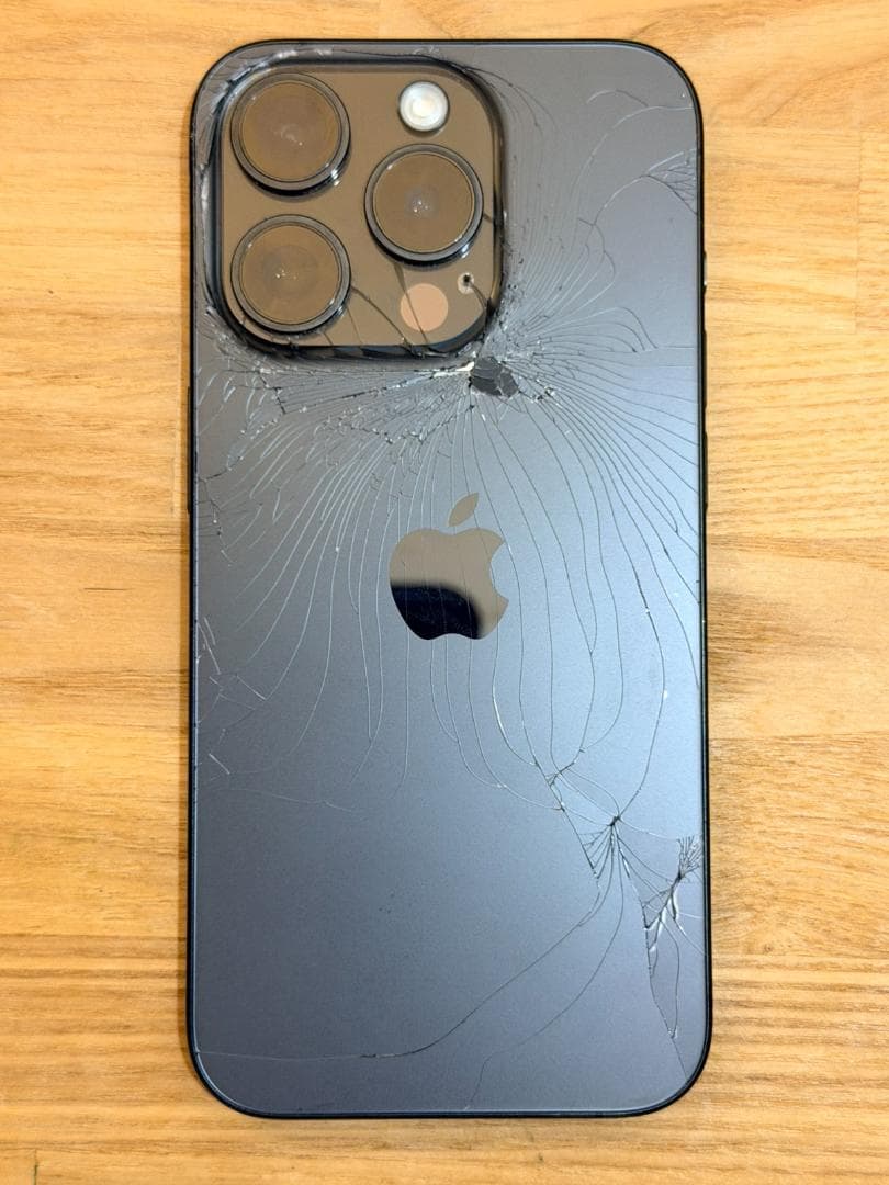 【背面割れ】iPhone15Pro 128GB ブラックチタニウム SIMフリー