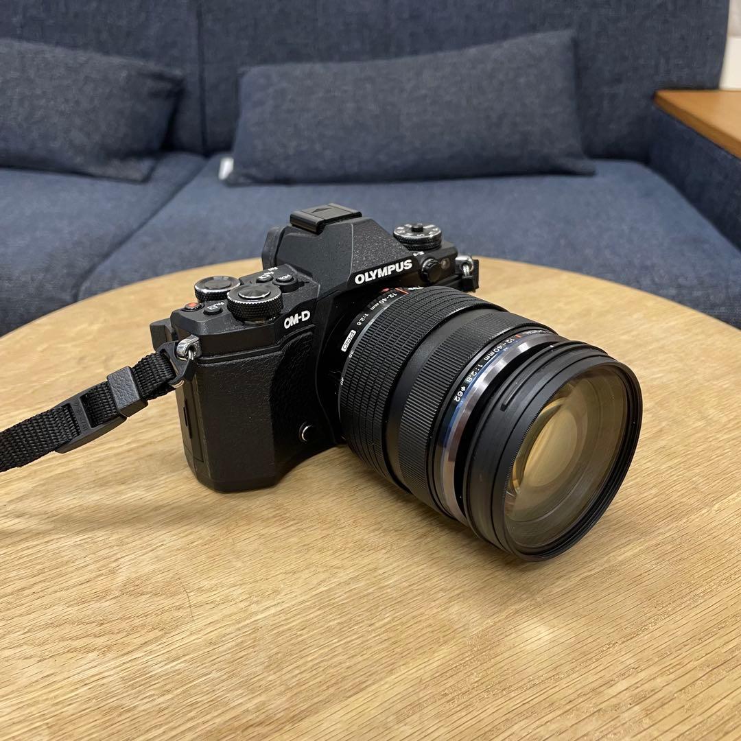 OLYMPUS ミラーレス一眼カメラ OM-D E-M5 MarkII レンズ付