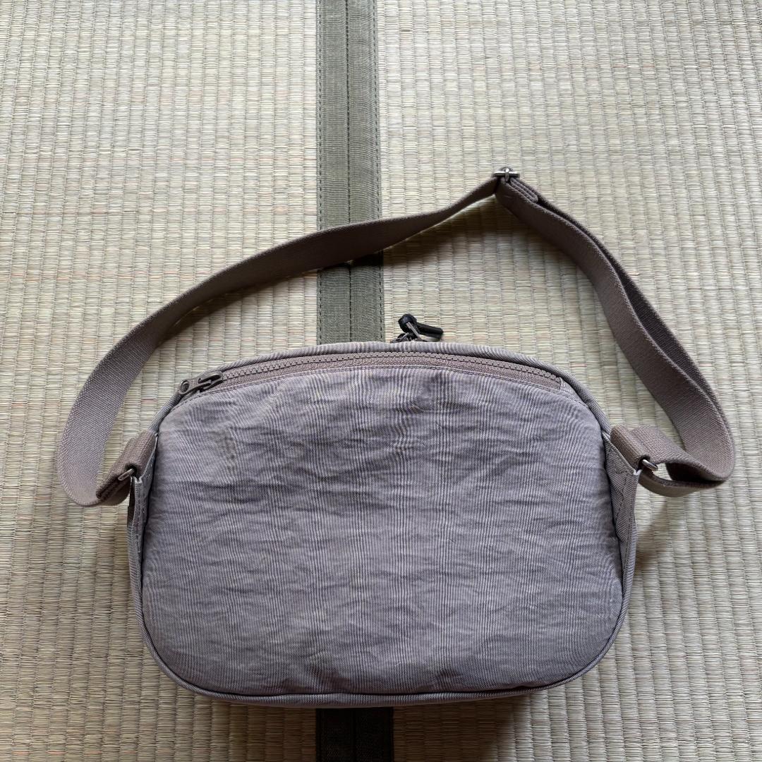 NIZYU KANO FUKUI SIWAナイロンボディバッグM グレージュ
