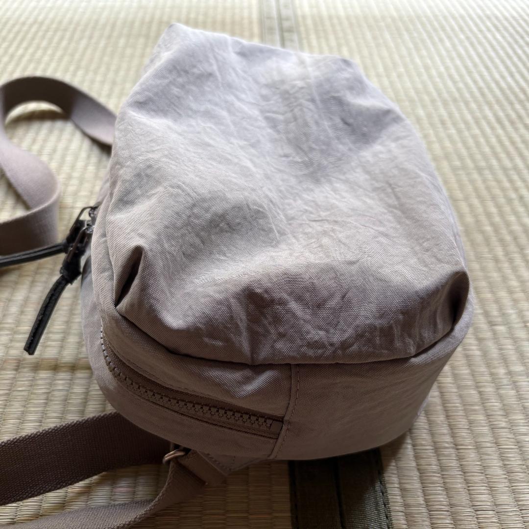 NIZYU KANO FUKUI SIWAナイロンボディバッグM グレージュ