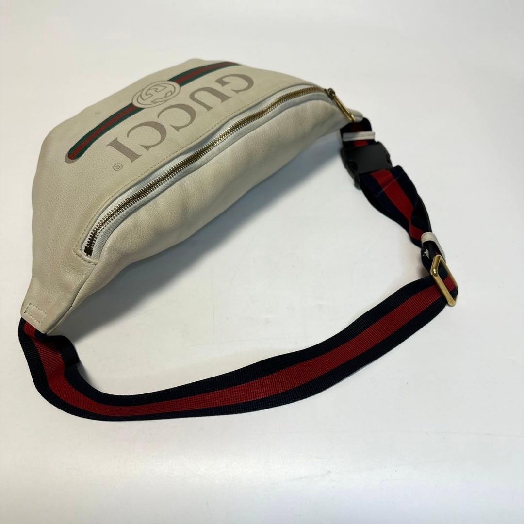 k70【美品】グッチ　ロゴプリント　レザー　シェリーライン　ボディバッグ