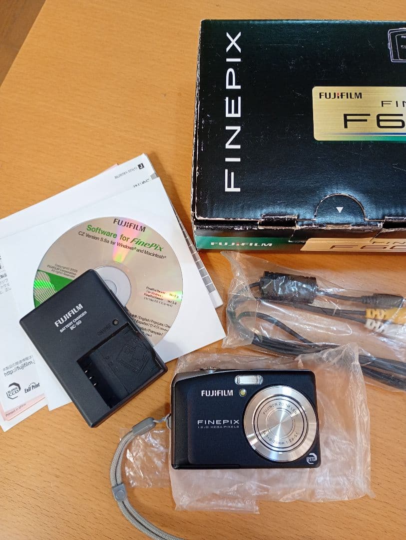 Fujifilm FINEPIX F60 コンパクトデジタルカメラ