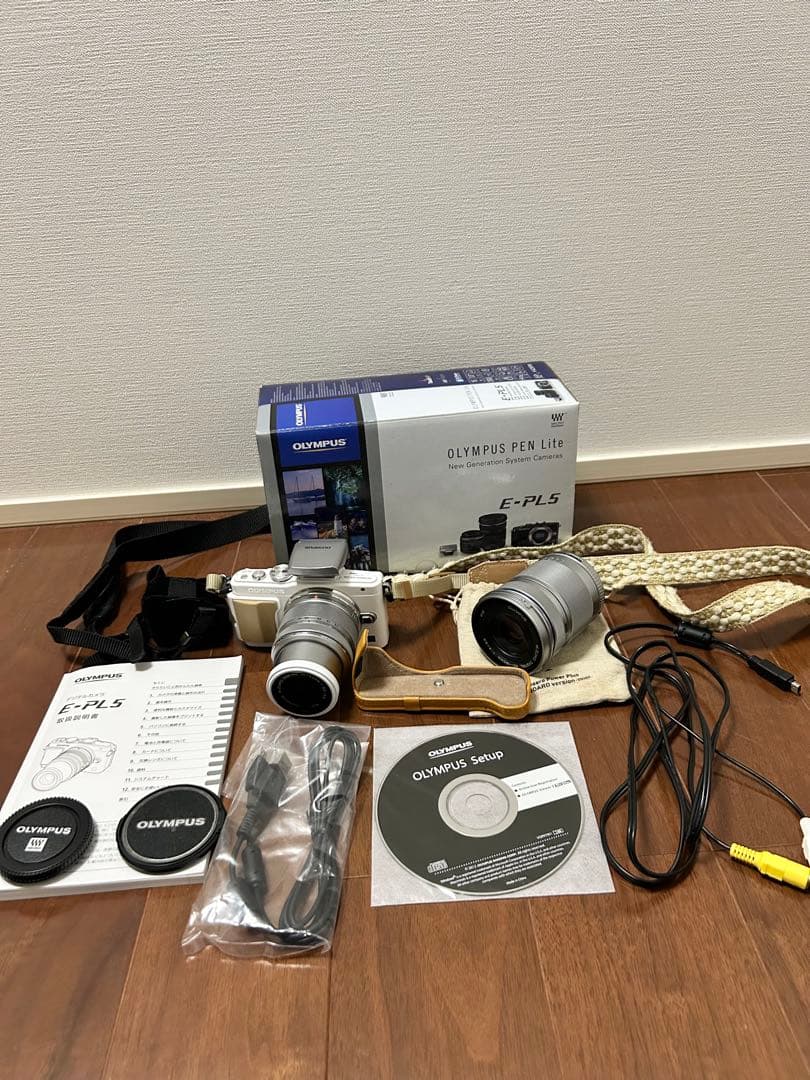 OLYMPUS ミラーレス一眼 ホワイト