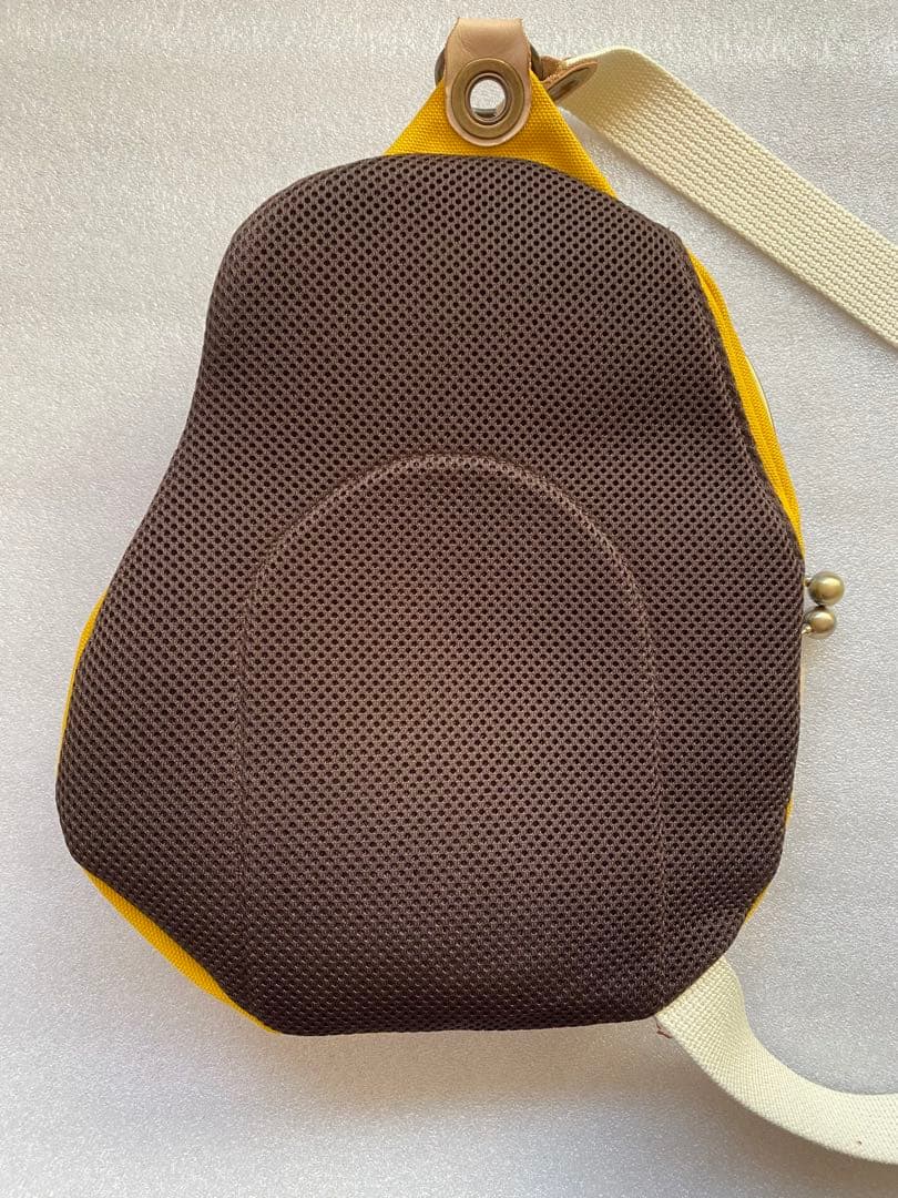 右ひよこ豆型ボディバッグ