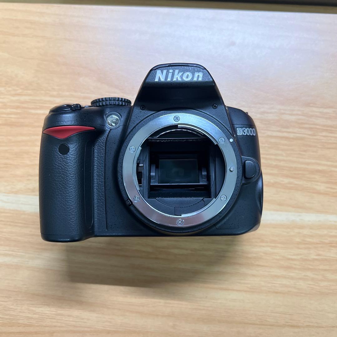 Nikon D3000 デジタル一眼レフカメラ　シャッター数605枚