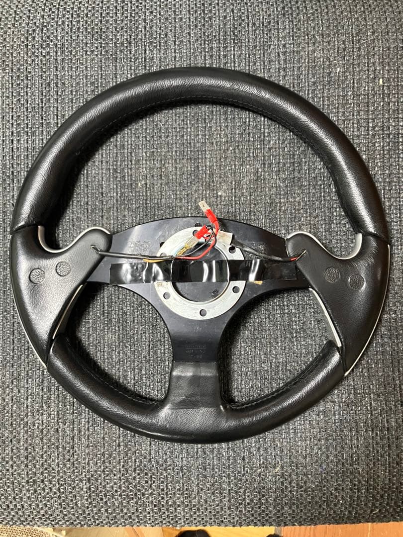 モモ、ステアリング。