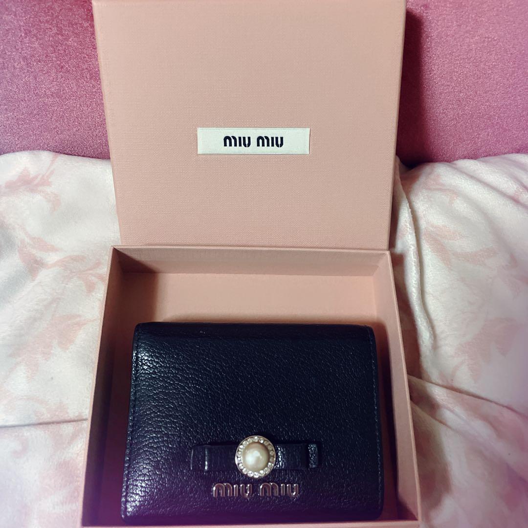 な*な様 miumiu マドラスパール2つ折り財布 ブラック