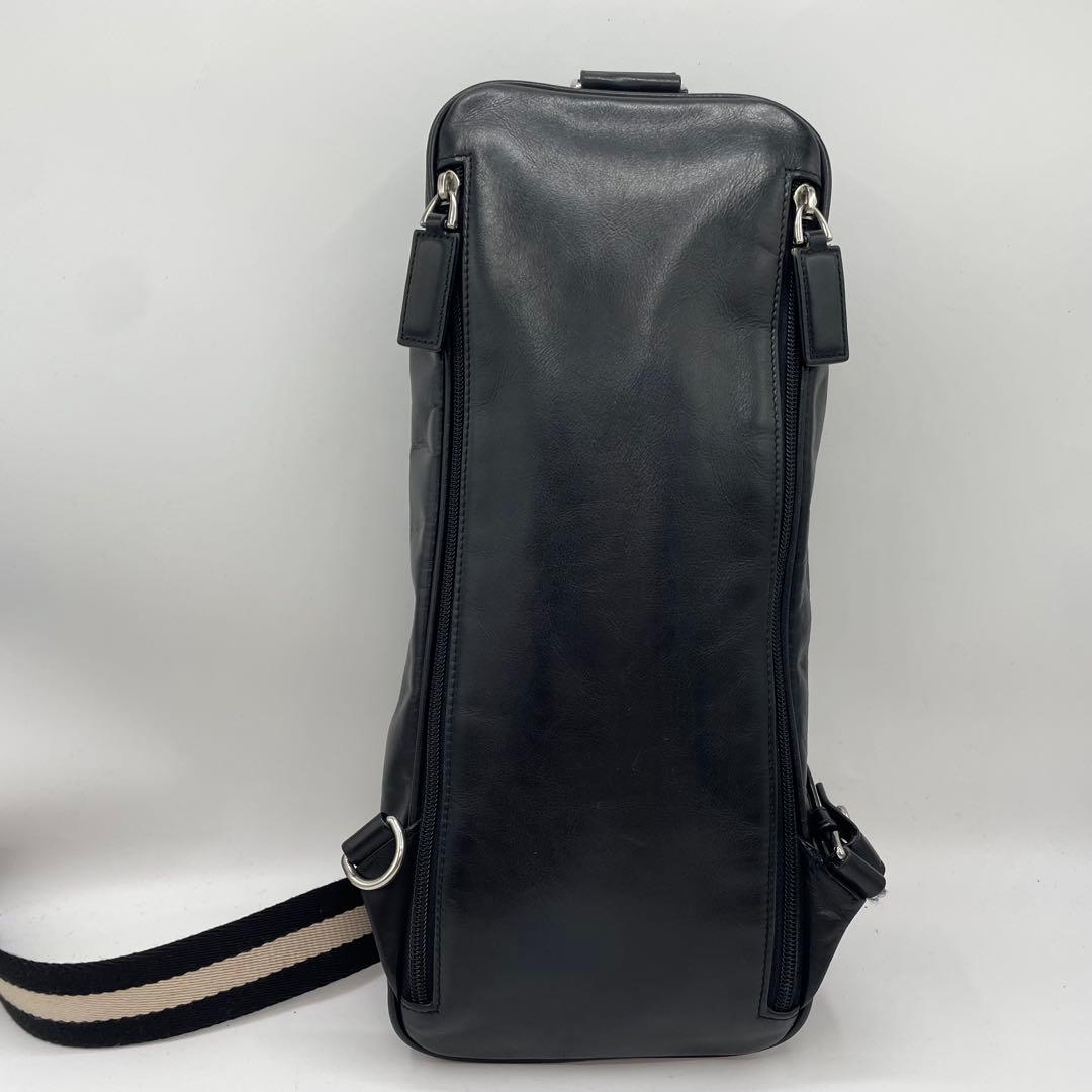 バリー ボディバッグ ロゴ レザー ブラック 斜めがけ　メンズ