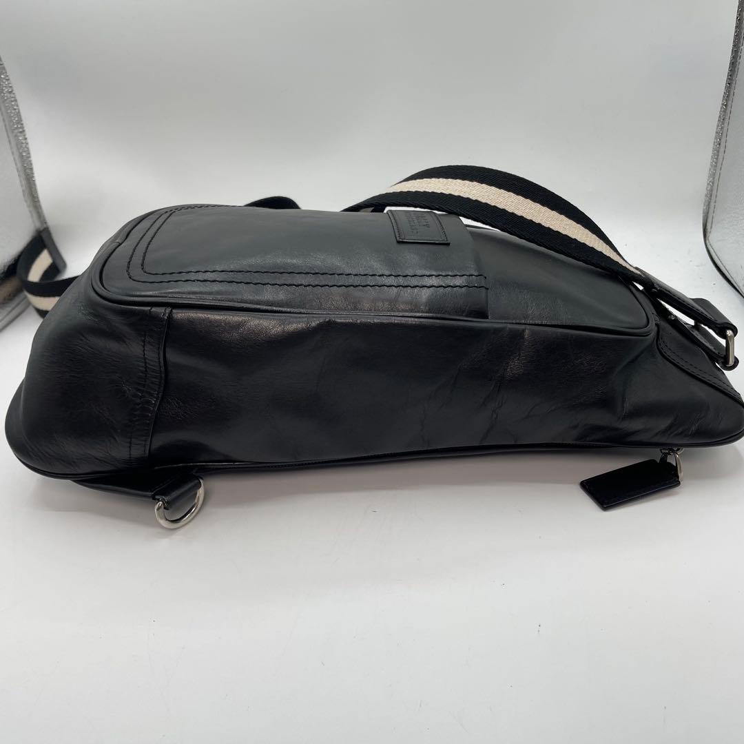 バリー ボディバッグ ロゴ レザー ブラック 斜めがけ　メンズ