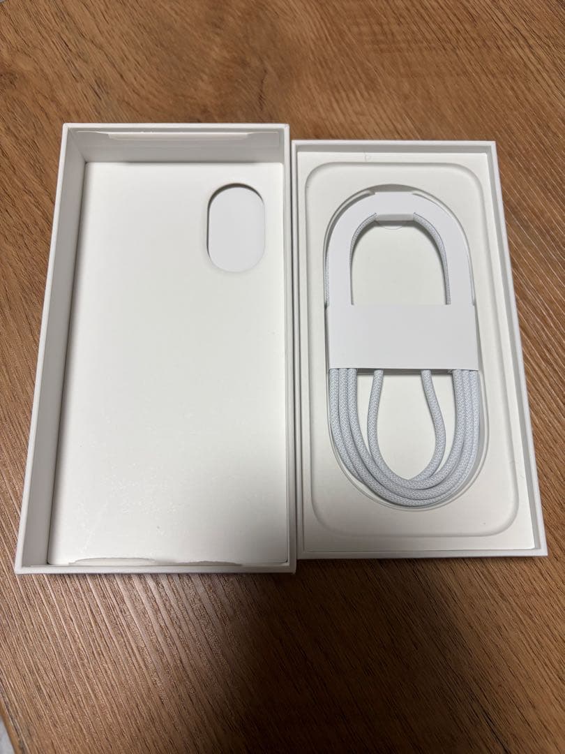 iPhone16 ブラック　128GB本体　付属品あり