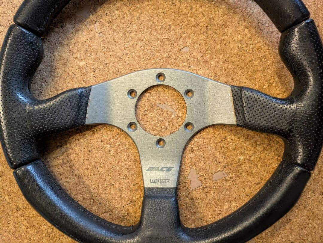 MOMO　ステアリング　RACE