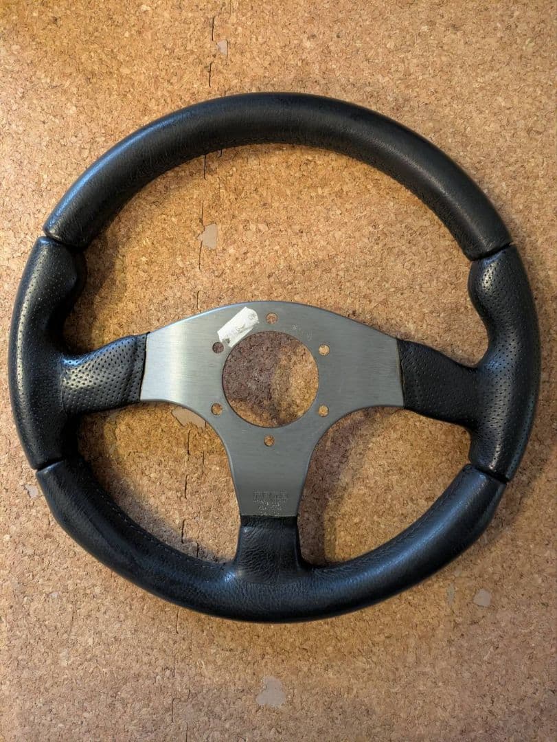 MOMO　ステアリング　RACE