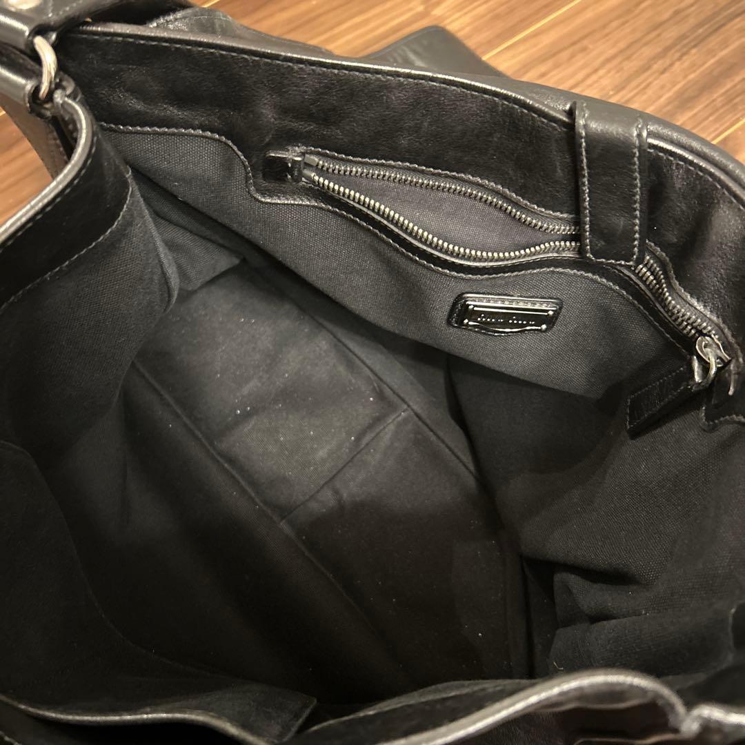 MIU MIU ブラックレザー メッセンジャーバッグ