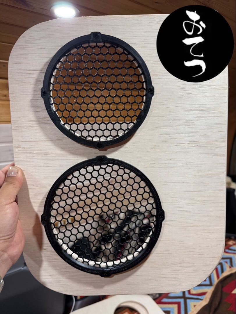 ハイエース WAVE2 WAVE3 助手席側小窓用 黒塗装 アタッチメント付き