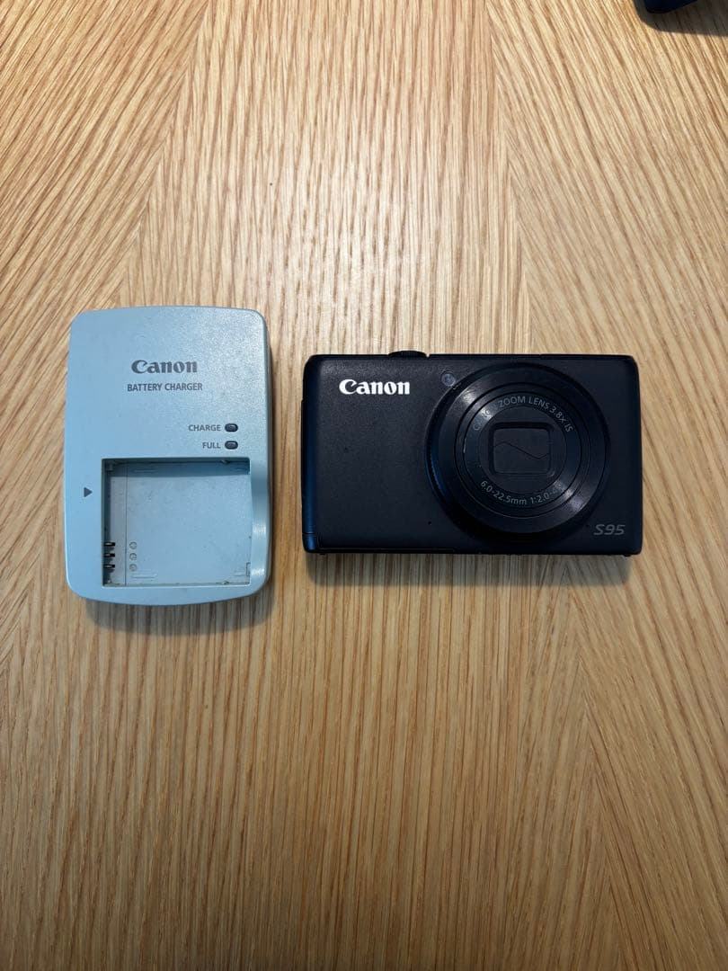 【超美品】Canon PowerShotS95 デジタルカメラ 本体と充電器