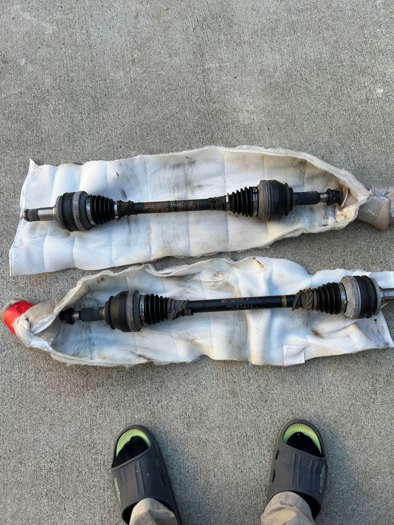 LEXUS IS350 GSE21 純正リアドライブシャフト 左右セット