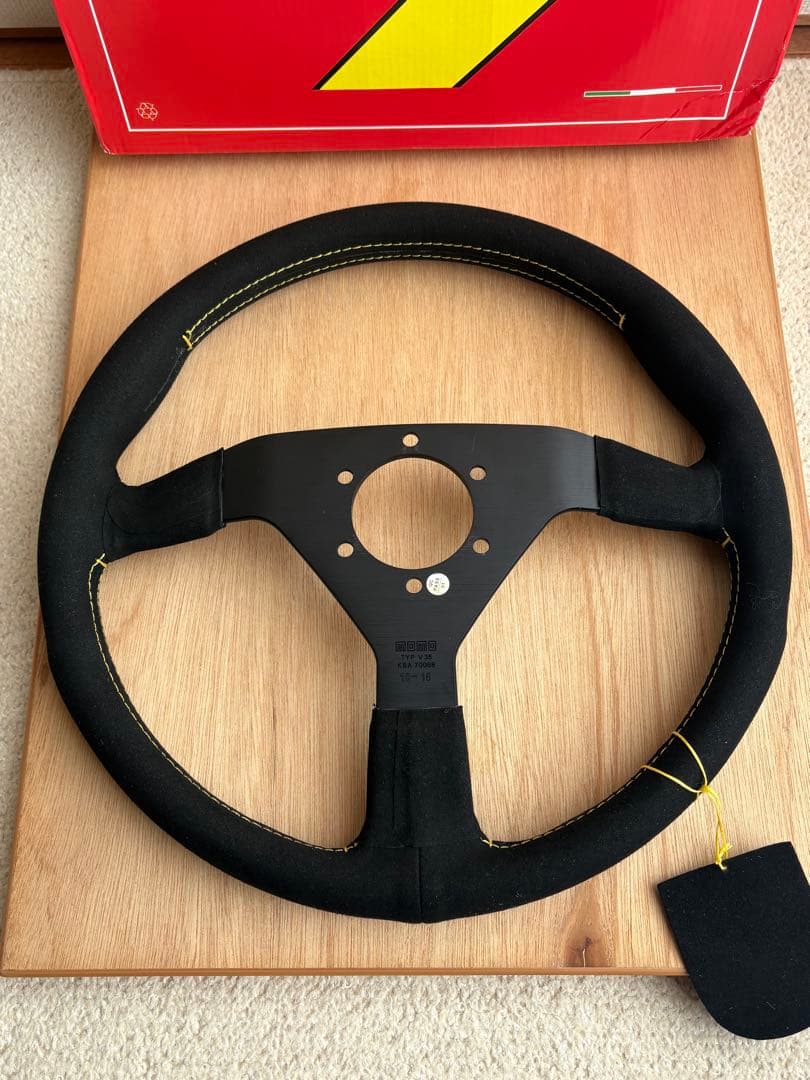 MOMO ステアリング 350mm スエード