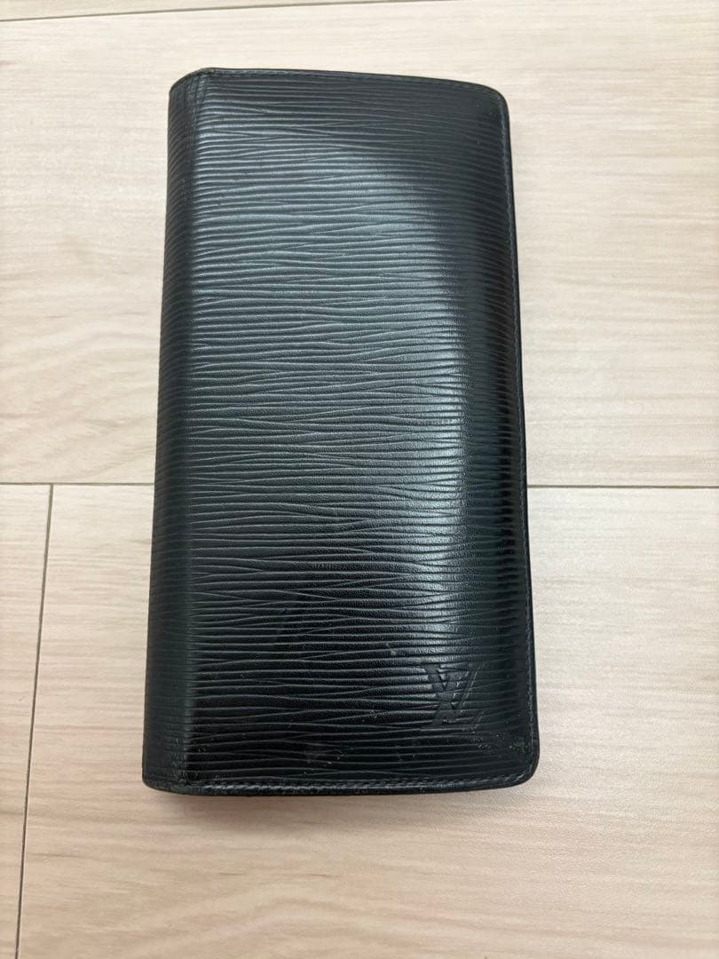 Louis Vuitton エピレザー 二つ折り長財布 ブラック