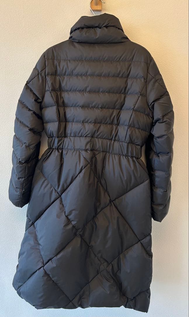 ウエストベルト付きブラックダウンジャケット