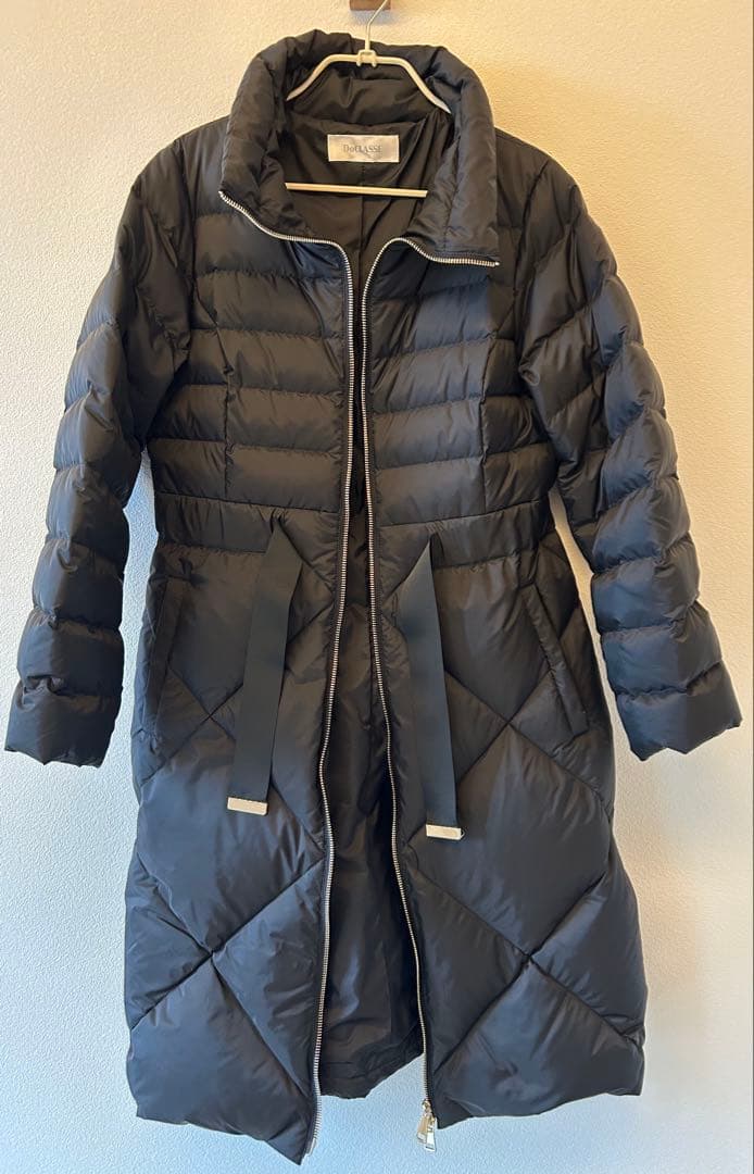 ウエストベルト付きブラックダウンジャケット