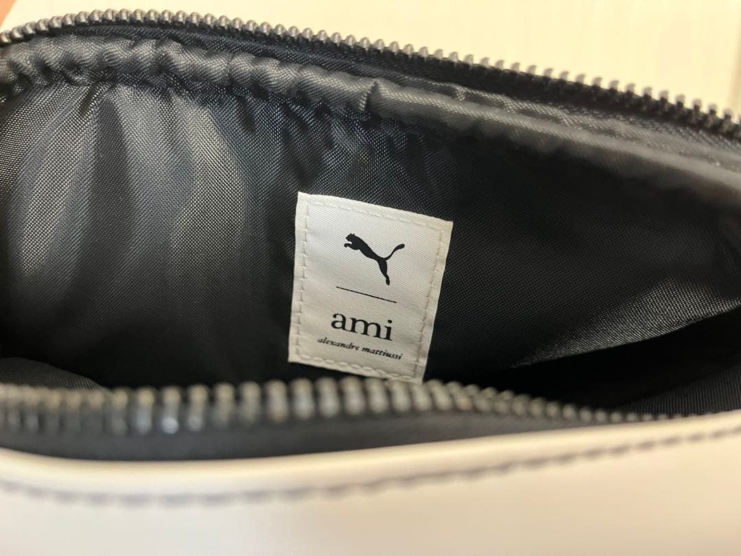 限定コラボ AMI PARIS × PUMA クロスボディバッグ ユニセックス