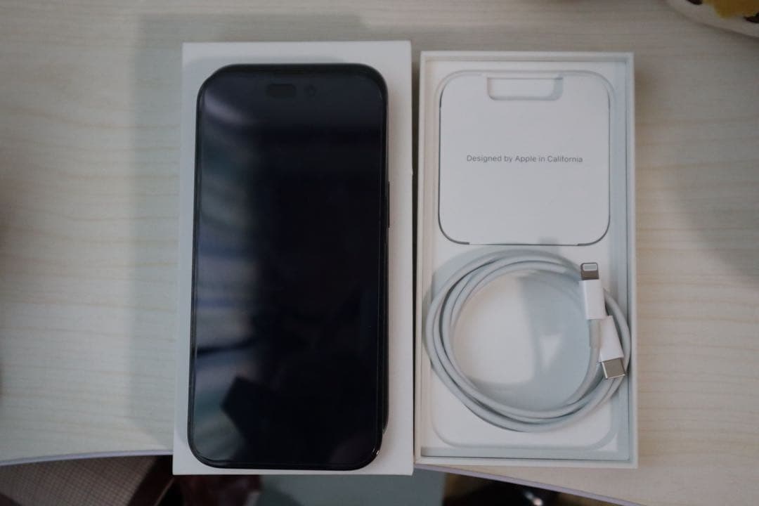 iPhone 14 Pro 256GBスペースブラック、ケース付き、SIMフリー