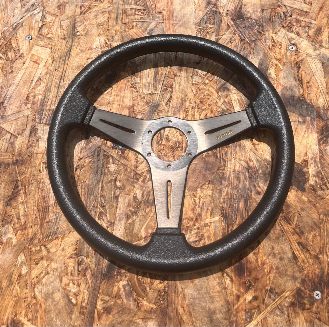 MOMO ステアリング ブラック シルバー 350mm